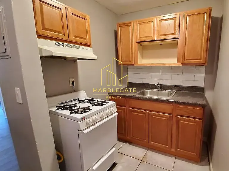 76-77 Grafton Ave #CT23 — Photo 1