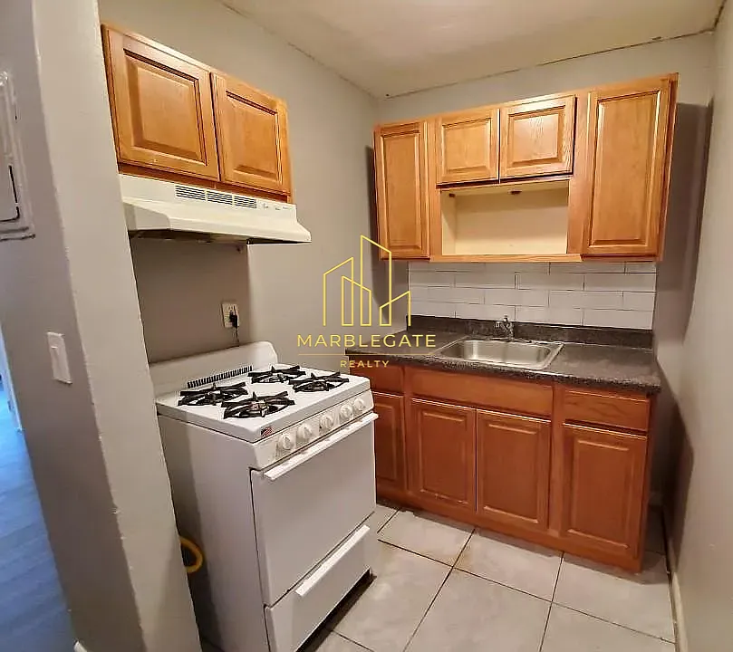 76-77 Grafton Ave #CT23