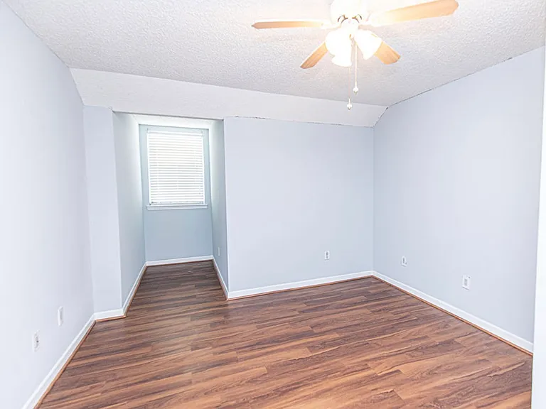 15558 Riverdale Ave E — Photo 13