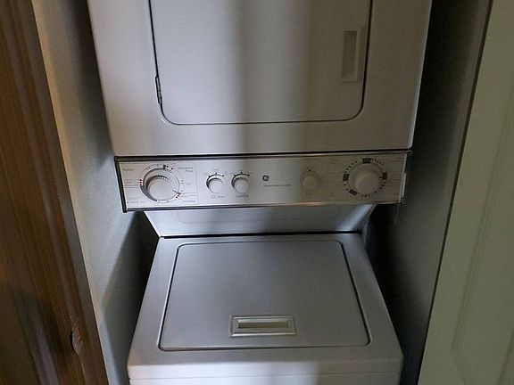 3rd image of 601 W Green St APT 1