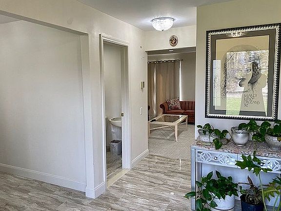 Entrance. Premium tiles