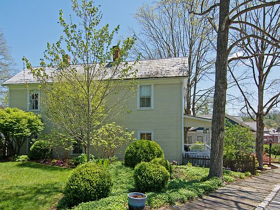 4th image of 122 E Courtney Dr