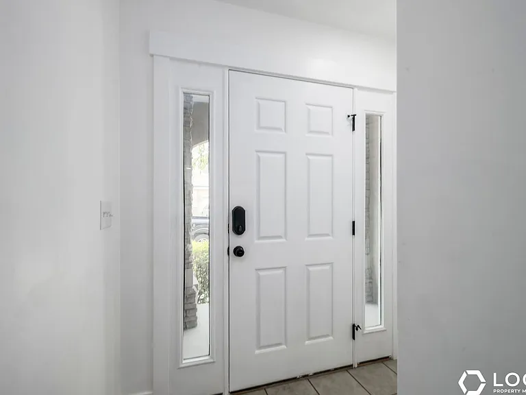 1212 S 1410 E — Photo 2