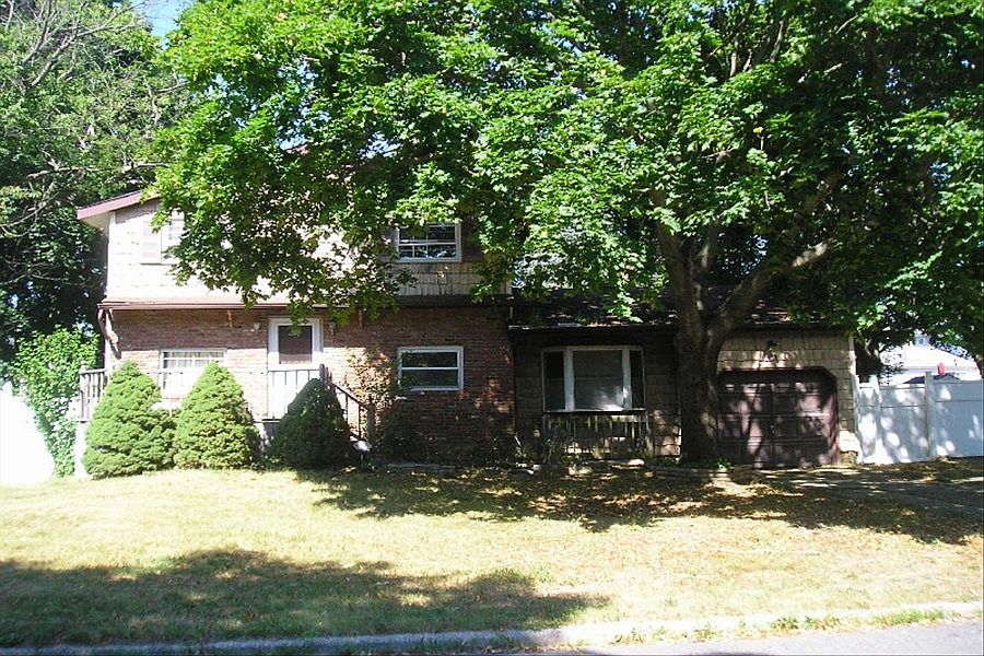 1st image of 34 Oneida Ave
