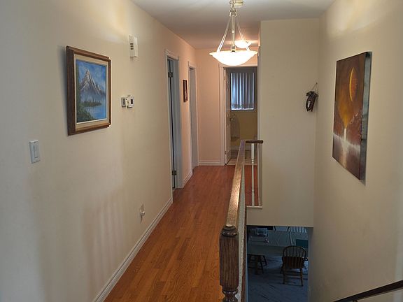 5th image of 990 Silverdale Rd