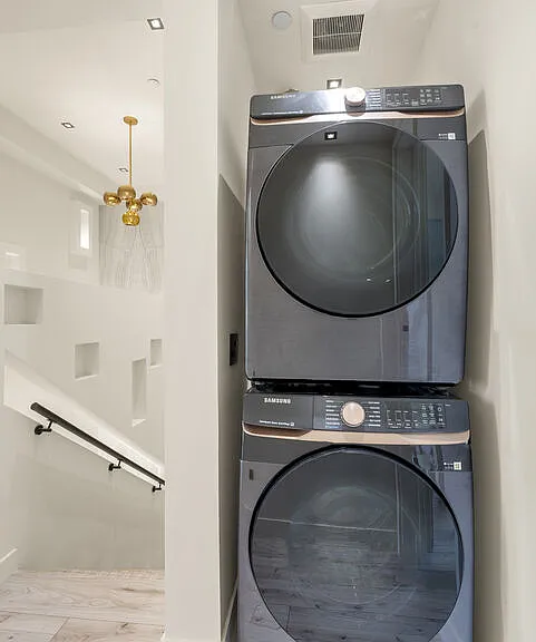 1021 N Ogden Dr #Penthouse 7 — Photo 16