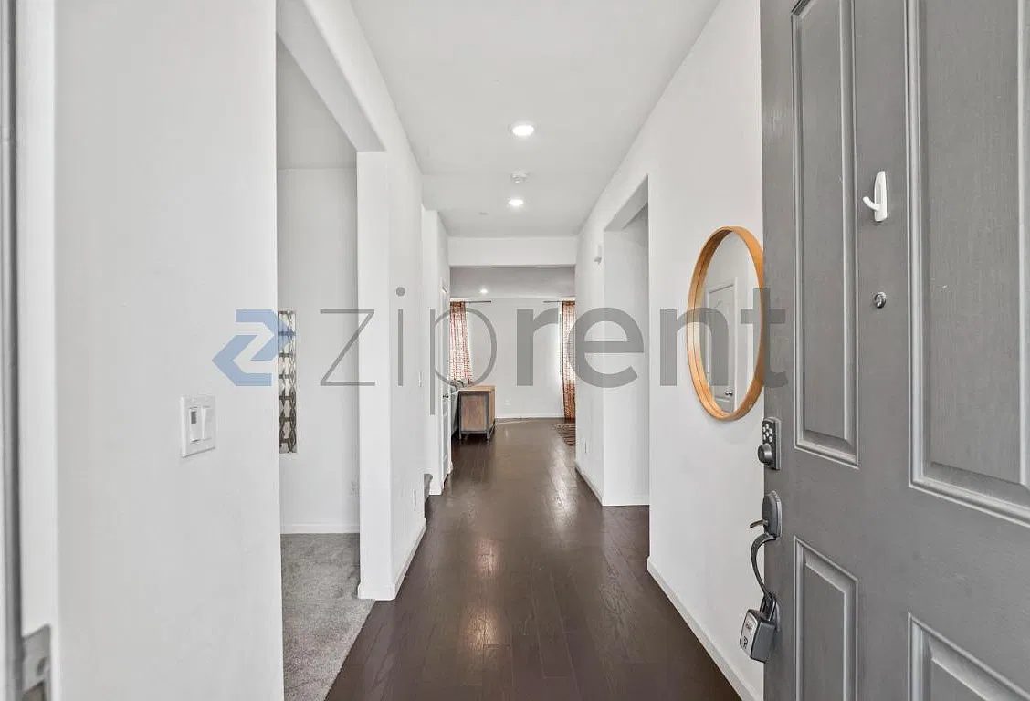 5 bed, 3.5 bath, 3200 sqft, $3,800 — Photo 4