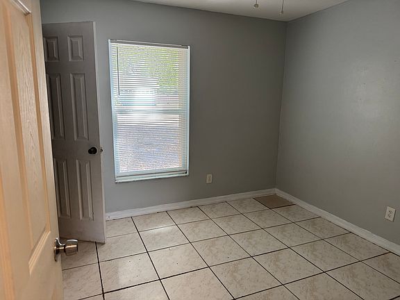 5th image of 6207 Chinaberry Dr