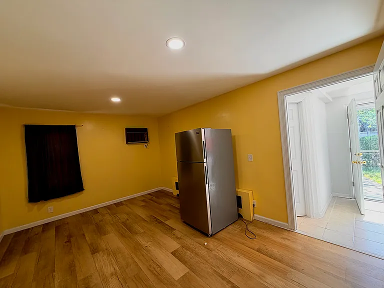 2585 Beach Dr — Photo 7