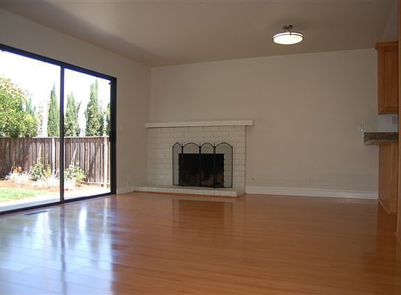 4th image of 945 Buckeye Dr