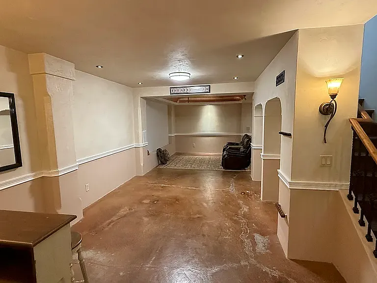 725 Laine St — Photo 10