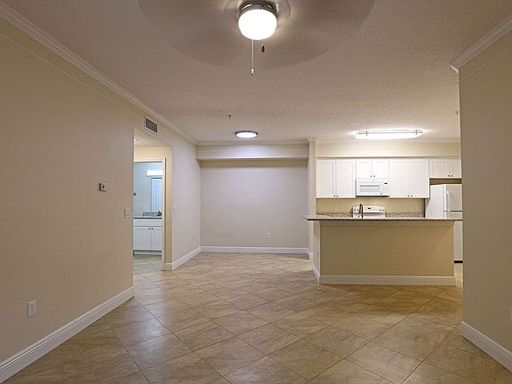3rd image of 11490 Villa Grand APT 203
