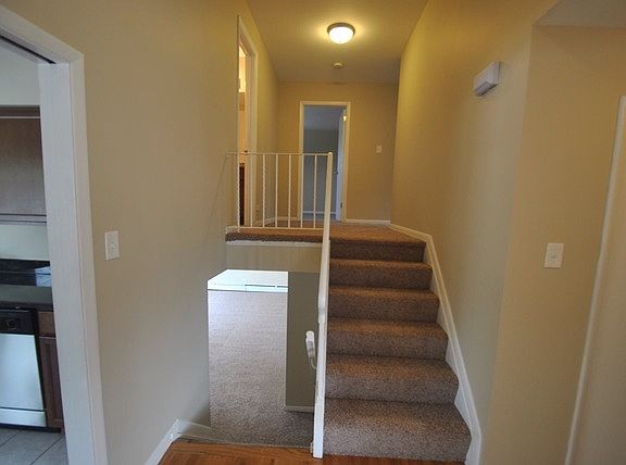4th image of 905 Sherman Ave