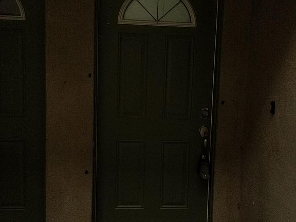 3rd image of 814 W 47th St