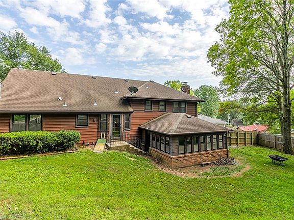 5th image of 2122 Francis Ct