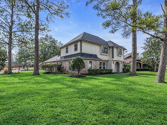 3rd image of 2123 N Fountain Valley Drive