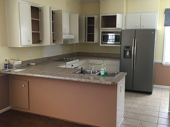 3rd image of 3012 Hillcreek Dr