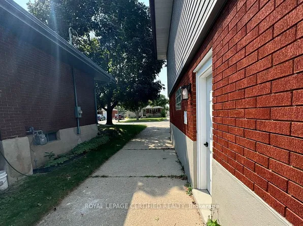 62 Elkington Dr #Basement, Kitchener, ON N2B 1S2