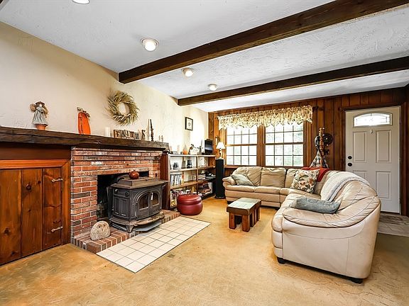 4th image of 55 Green St