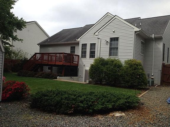 4th image of 32 Sweetbriar Dr