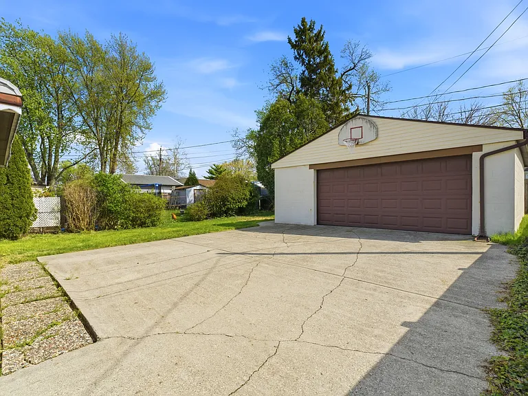 2059 Shawbury Ct W — Photo 33