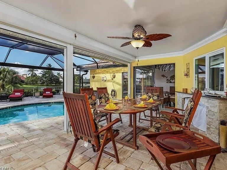 lanai out door eating area