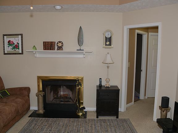 3rd image of 8204 Royal Oak Ct