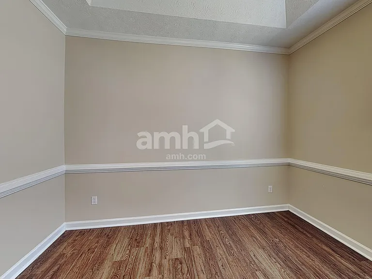 136 Spring Meadows Ave — Photo 6