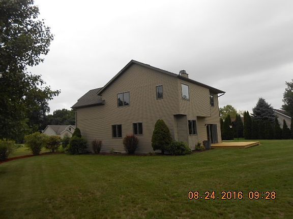 3rd image of 22840 Springwood Dr