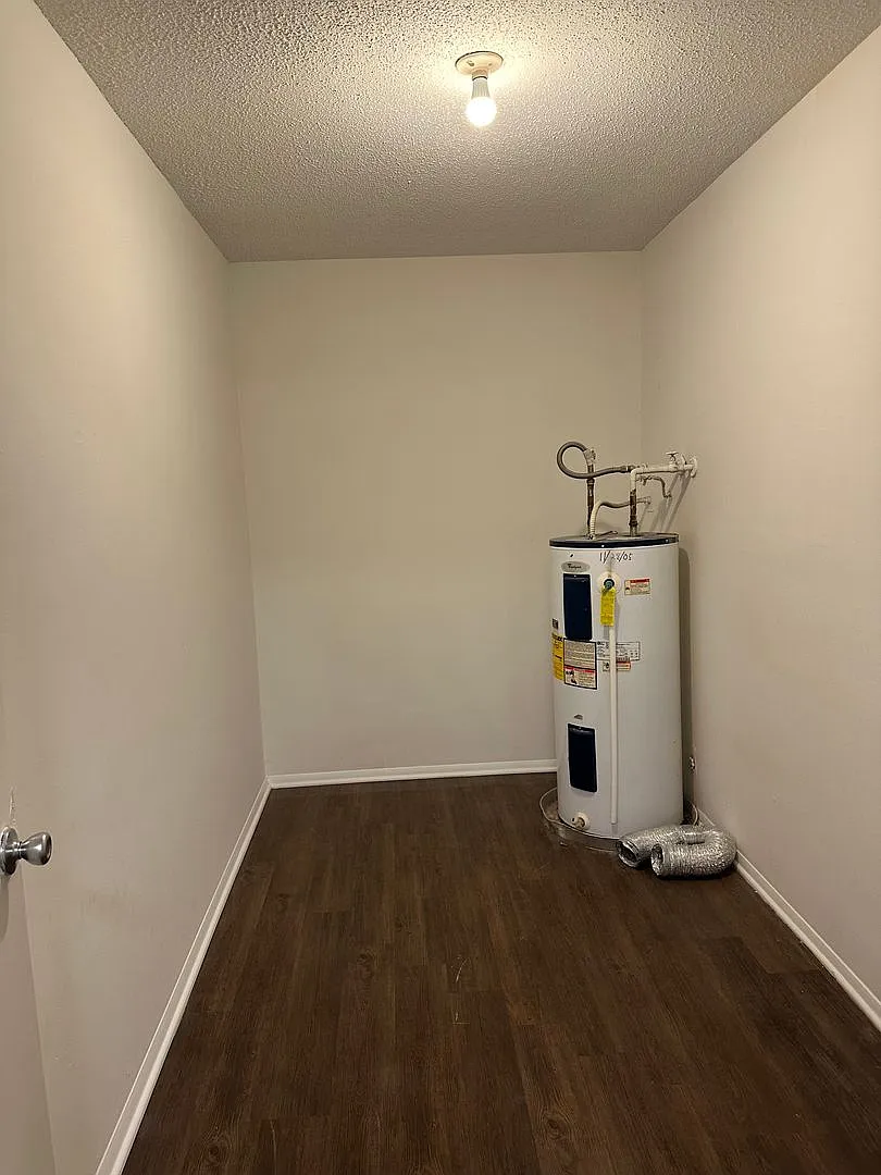 Spacious 2 Bedroom/2 Bath Condo — Photo 3