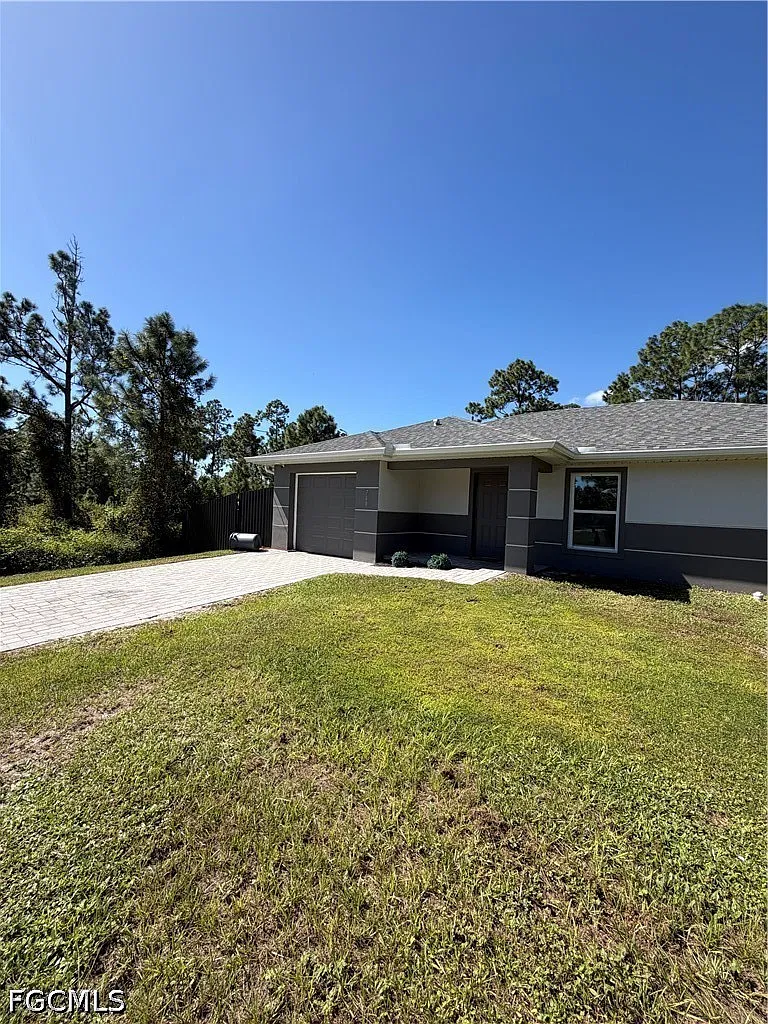 3 bed, 2.0 bath, 1258 sqft, $2,300 — Photo 3