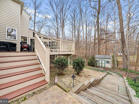 5th image of 425 Cross Creek Dr