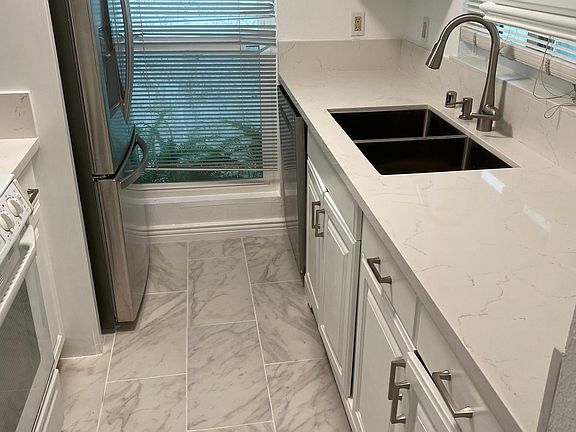 3rd image of 18411 Hatteras St Unit 138