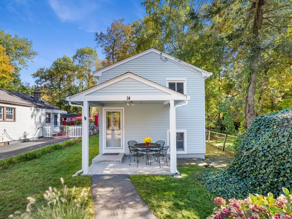 14 Namonee Trail, East Hampton, CT 06424