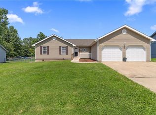 404 Oakwood St, Harrisonville, MO 64701