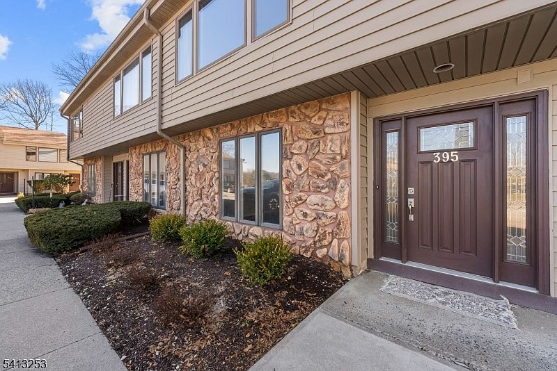 1st image of 395 Mohegan Cir