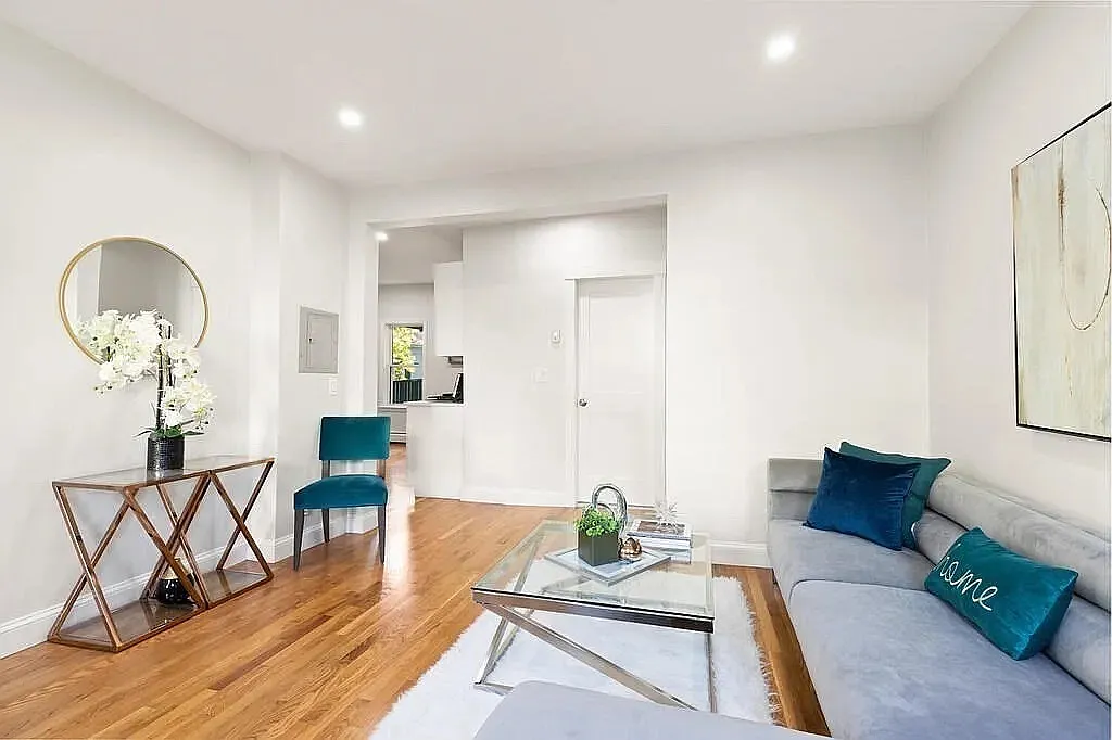 3 bed, 950 sqft, $3,000 — Photo 4