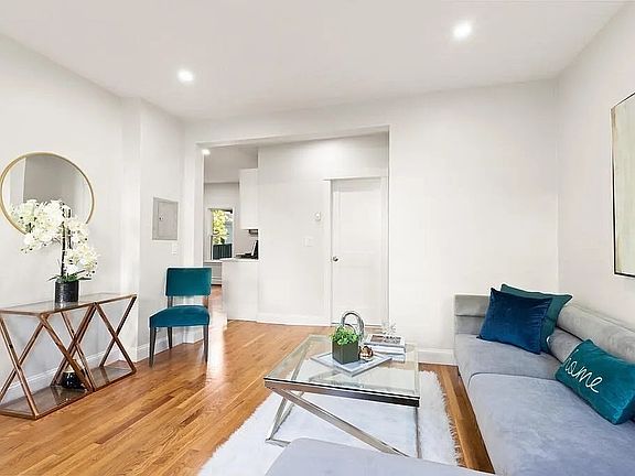 4th image of 101 Brent St #3