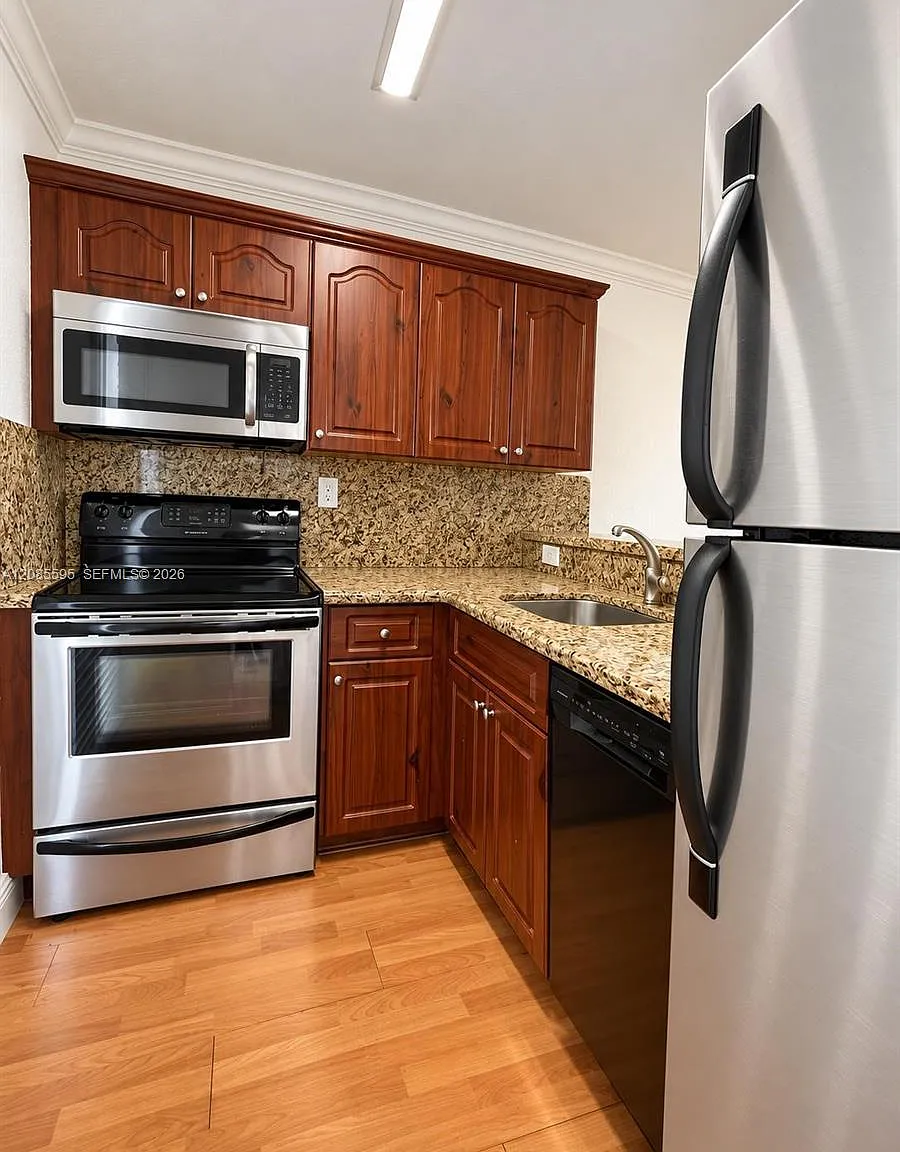 Madeira Village Condo — Photo 4