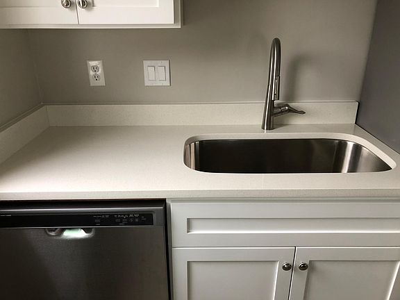 3rd image of 685 SE 8th Ave APT 201