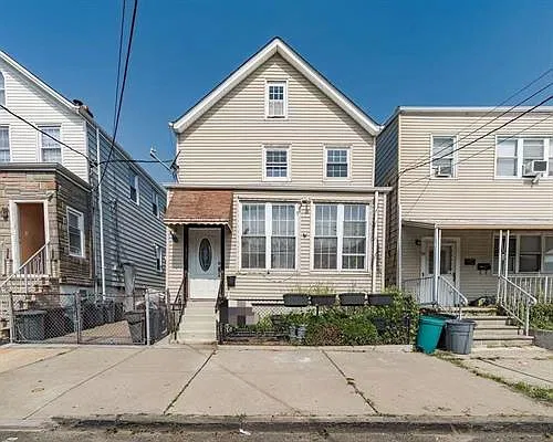179 Hobart Ave