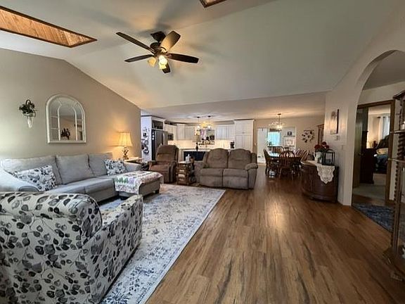 3rd image of 1511-1513 JONATHANS COURT