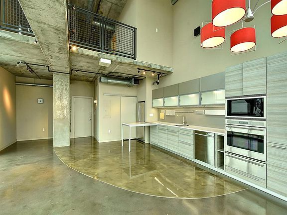 5th image of 2000 Bagby St APT 11442