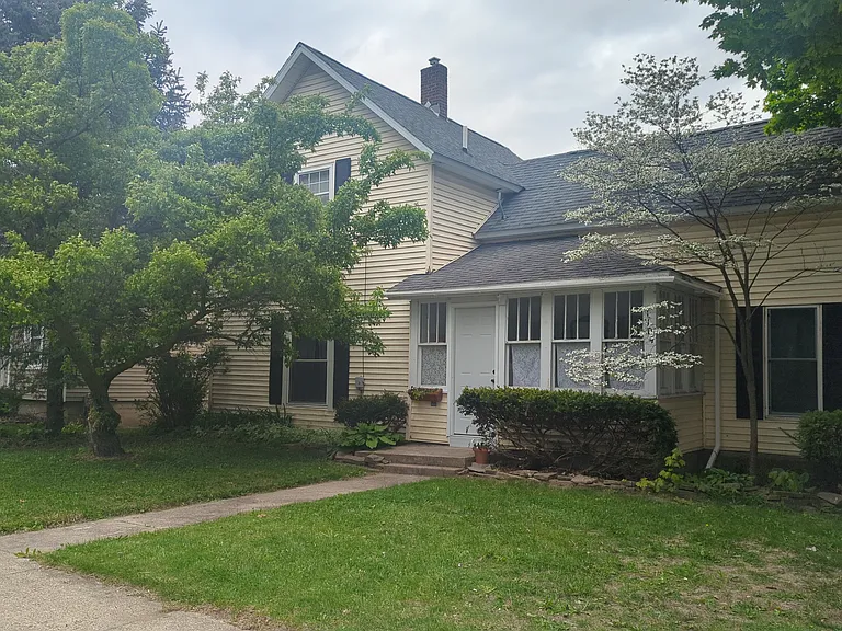 1104 Jordan Lake Ave — Photo 1
