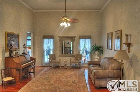 2nd image of 306 Woodlands Dr