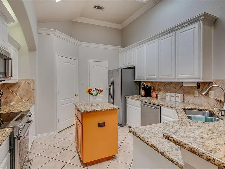 6008 Frost St — Photo 16