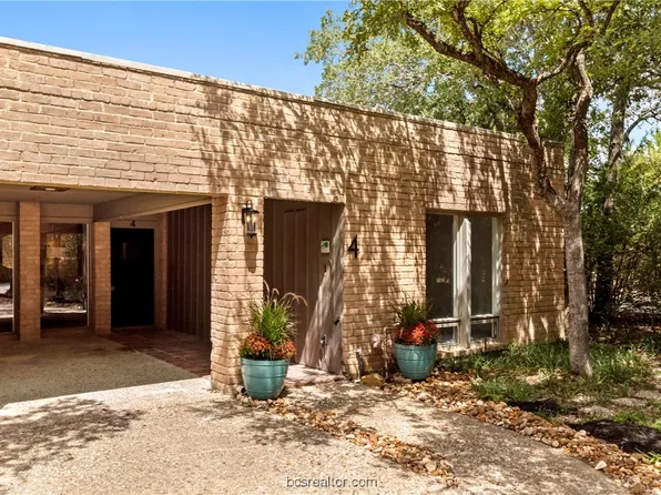 4 Forest Dr, College Station, TX 77840