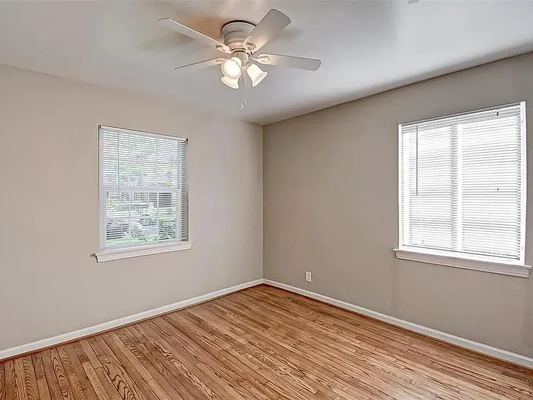 4409 Effie St — Photo 7