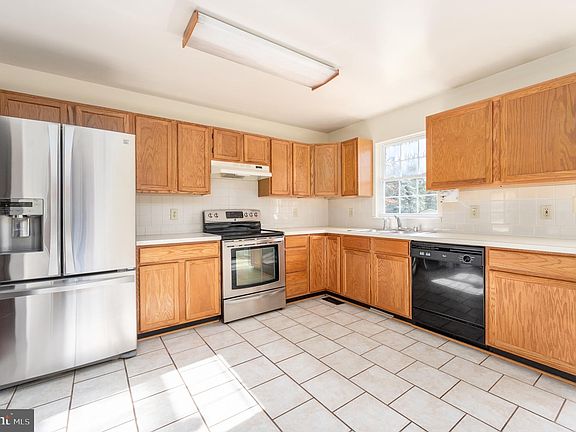 3rd image of 56 Beech Dr