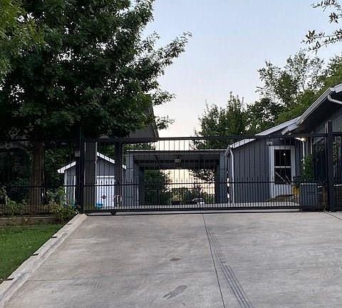 4th image of 1318 Blodgett Ave #1318